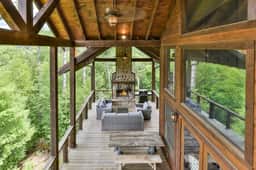 Mountain River Lodge | River View Cabin in Ellijay - Image 5