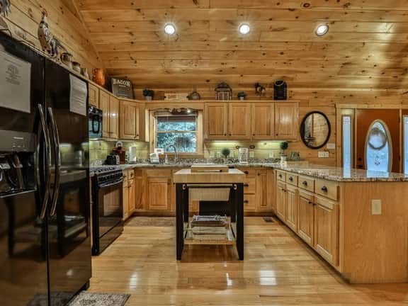 Jagged Owl by Mountain Oasis | Dog-Friendly Coosawattee Cabin - Image 4