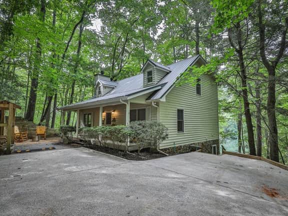 LallyBroch on the Lake by Mountain Oasis | Lakefront Cabin - Image 2