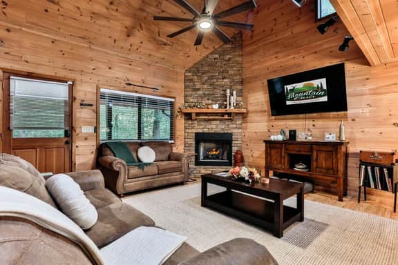 Bronze Bow Cabin By Mountain Oasis | Cozy Cabin in Ellijay - Image 4
