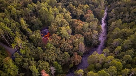 Grand Slam Riverhouse by Mountain Oasis | Riverfront Cabin - Image 3