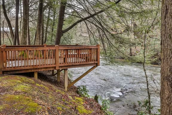 Reeling 'Em Inn by Mountain Oasis | Fightingtown Creekfront - Image 2