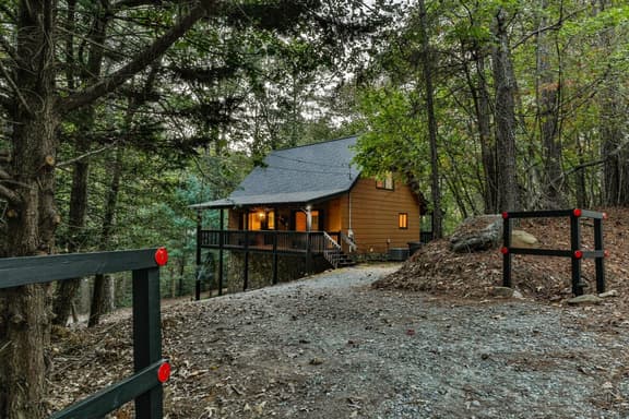Bronze Bow Cabin By Mountain Oasis | Cozy Cabin in Ellijay - Image 1