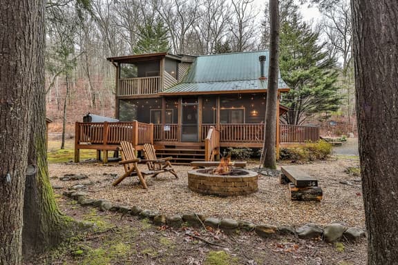 Reeling 'Em Inn by Mountain Oasis | Fightingtown Creekfront - Image 1