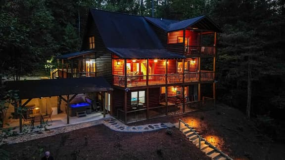 Grand Slam Riverhouse by Mountain Oasis | Riverfront Cabin - Image 1